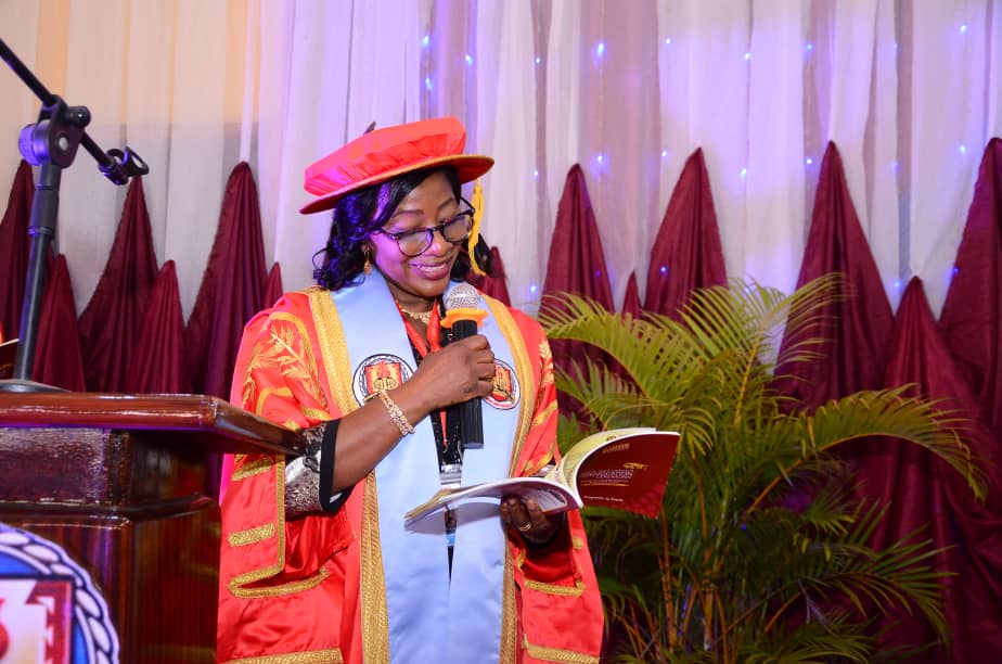 VC administering the Oath of Allegiance on the Graduates